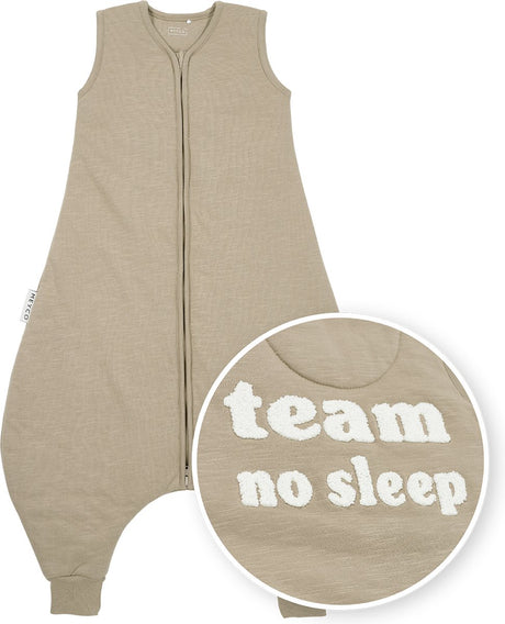 Meyco Baby Slub mit Team-No-Sleep-Applikation, Baby-Winterschlaf-Overall-Pullover – Taupe, gebrochenes Weiß – 104 cm – 2,0 Tog