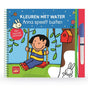 Kleuren met water. anna speelt buiten 2+