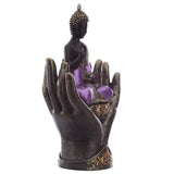 In den Händen - lila schwarzer thailändischer Buddha