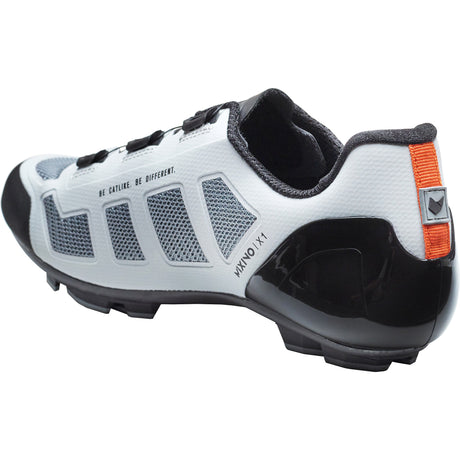 Katzenartige MTB-Schuhe Mixino XC1 Größe 46 Carbongrau