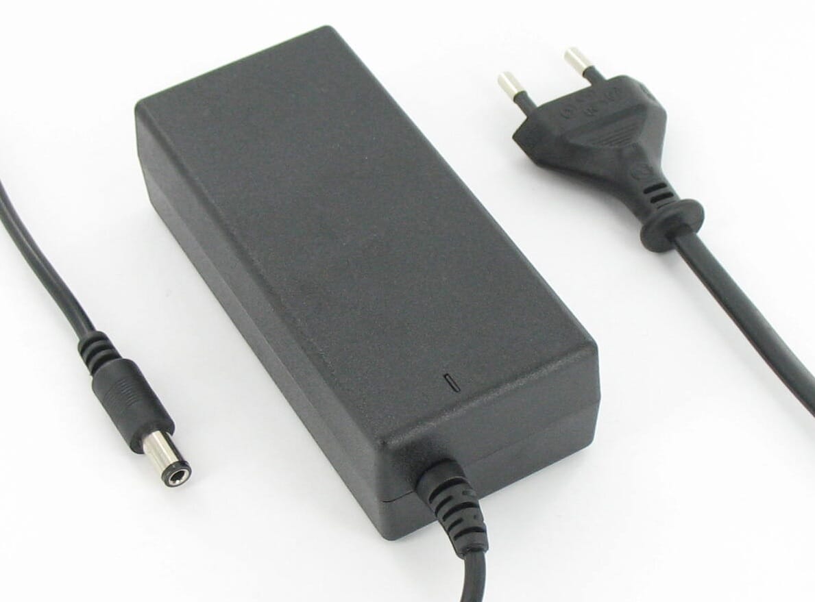 Blu-Basic LCD-AC-Adapter Al1714