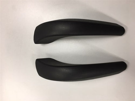Qibbel Armlehnen hinter Schwarz gesetzt