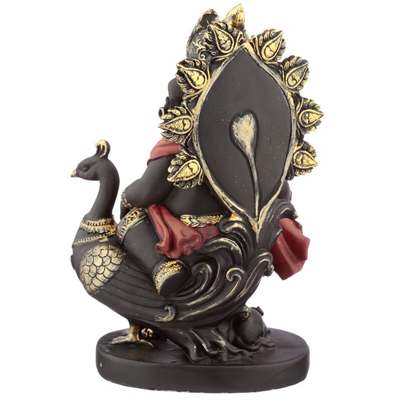 Ganesh-Statue mit Pfeife und Pfauenhahn