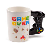 Game Over – Keramikbecher mit geformtem Henkel