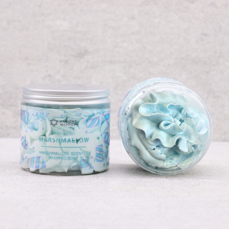 Marshmallow-Glas mit schaumiger Seifen-Körperwäsche