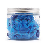 Blaubeerglas mit schaumiger Seifen-Körperwäsche