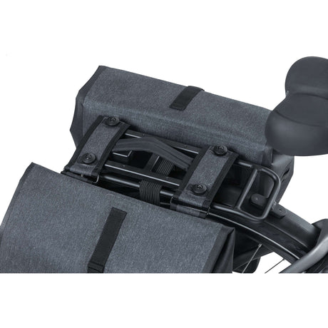 Basil Doppelte Fahrradtasche Urban Dry Mik 50 Liter – Anthrazit
