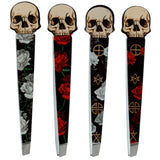 Pinzette in Totenkopf- und Rosenform
