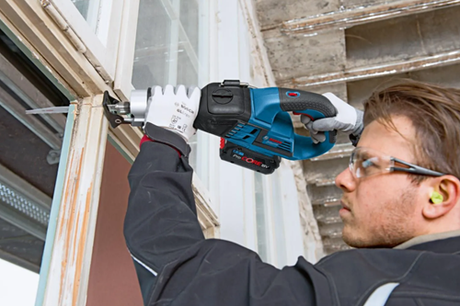 Bosch Blue GSA 18V-32 Akku-Säbelsäge | ohne Batterien und Ladegerät im Karton - 06016a8108