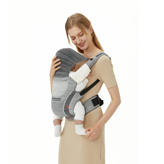 Chipolino Bobby Ergonomische Babytrage mit Kapuzenfliege Ebenholz schwarz grau
