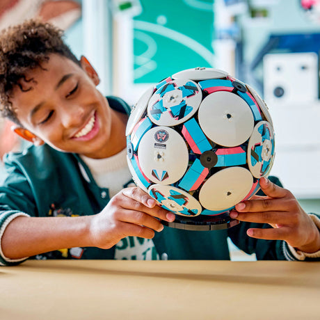 Lego Editions Fußball – 3D-Display-Bausatz mit Ministadion – Geburtstagsgeschenk für Jungen, Mädchen und Fußballfans ab 10 Jahren – 43019