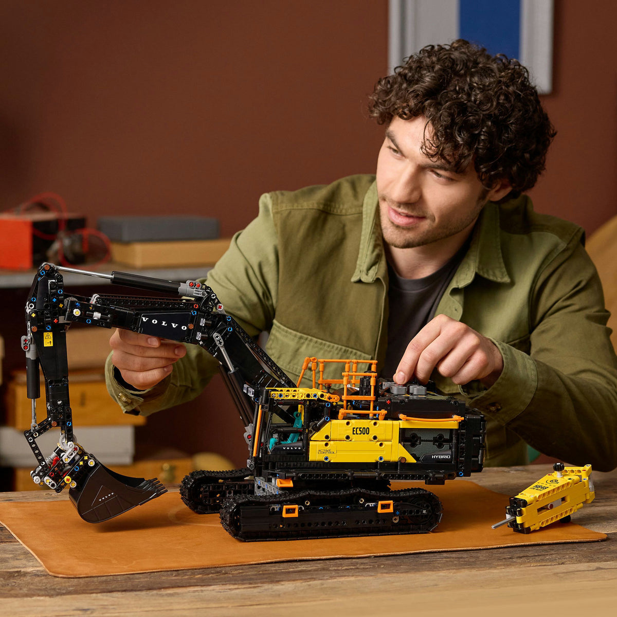 Lego® Technic Volvo EC500 Hybridbagger – 42215