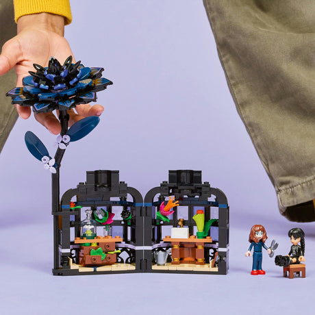 Lego® Mittwoch Schwarze Dahlie – 76784
