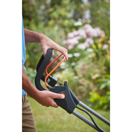 Black+Decker BCMW3318L2-QW 2x 18V Rasenmäher (orange schwarz, 2x 18V 2,5Ah Akku und Ladegerät im Lieferumfang enthalten)