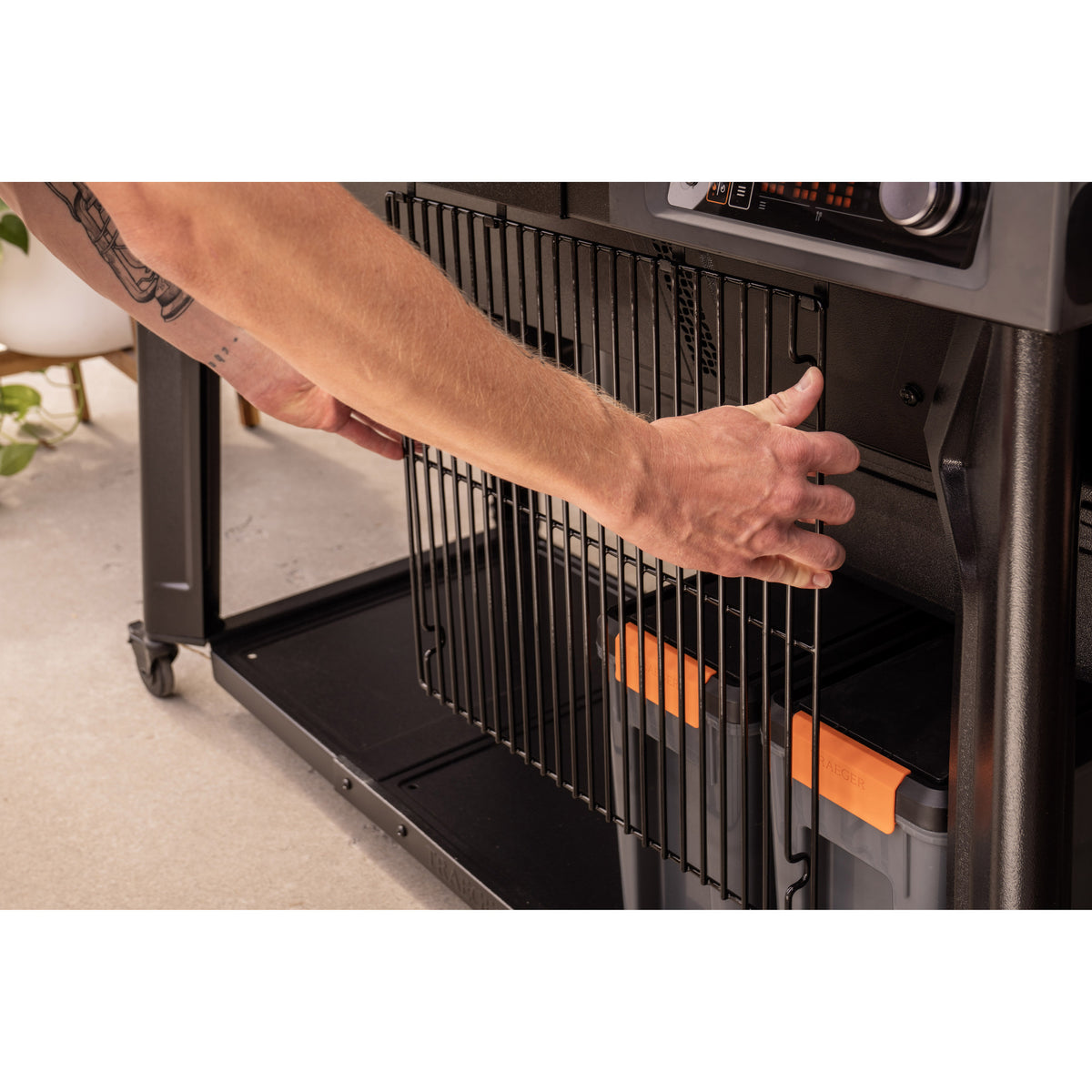 Traeger Woodridge Pro Pelletgrill (schwarz, WLAN)
