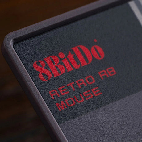 8bitdo Retro R8 Maus – N Edition (Grau Rot, 50 – 26000 dpi, Bluetooth USB-C 2,4 GHz)