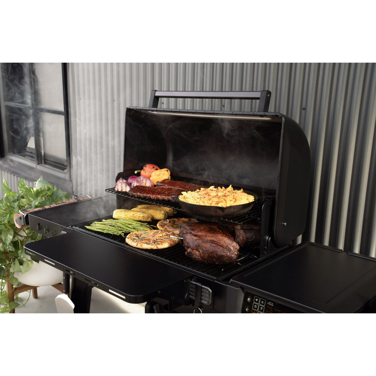 Traeger Woodridge Pro Pelletgrill (schwarz, WLAN)