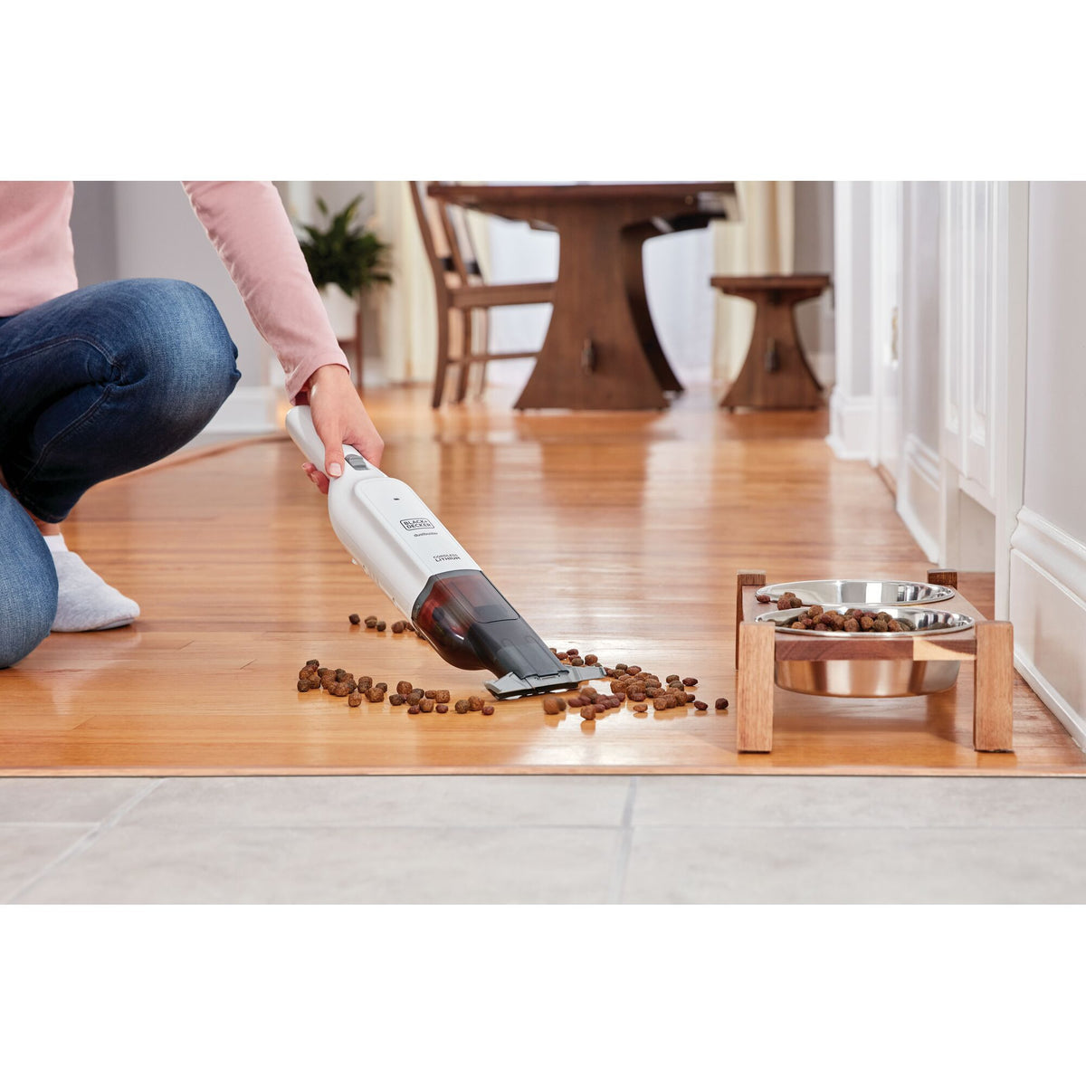 Black+decker hlvc315j11-qw 12v 1.5ah slim handvac kruimeldief handstofzuiger (wit, incl. jack-plug lader)