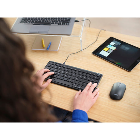 Trust Lyra kompakte kabellose Tastatur (schwarz, US-Layout (QWERTY), Scherenschalter, 65 %, 2,4 GHz USB, Bluetooth)