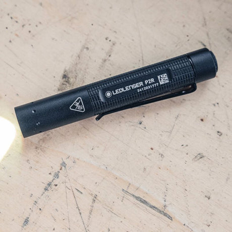 Ledlenser p2r Taschenlampe (schwarz, 200 lm, 6000-7500k)