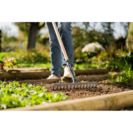 Gardena Pureline Rechen 36 cm FSC 100 % (dunkelgraue Holzfarbe, 17306-20)