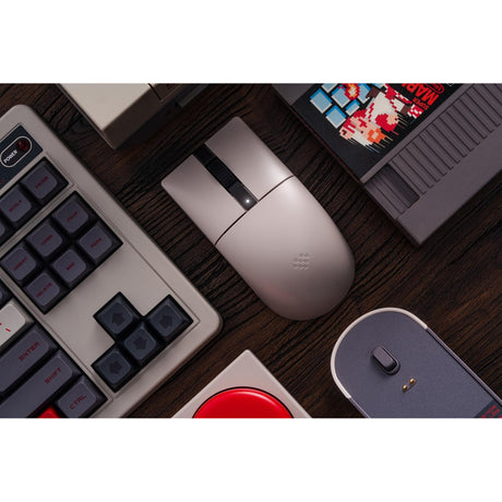 8bitdo Retro R8 Maus – N Edition (Grau Rot, 50 – 26000 dpi, Bluetooth USB-C 2,4 GHz)