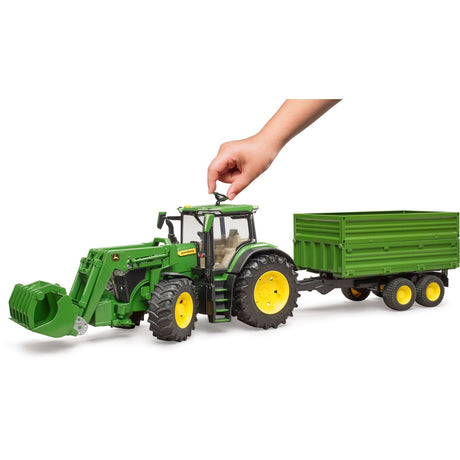 Bruder John Deere 7R 350 mit Frontlader und Transportanhänger Modellfahrzeug (03155)