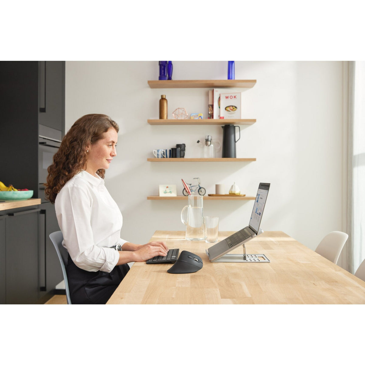 Kensington Pro Fit Ergo My630 EQ wiederaufladbare Maus (schwarz, 1000–2400 dpi, Bluetooth, 2,4 GHz)