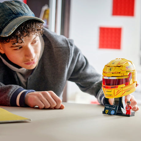 Lego Editions Scuderia Ferrari HP Helm von Lewis Hamilton – 43022