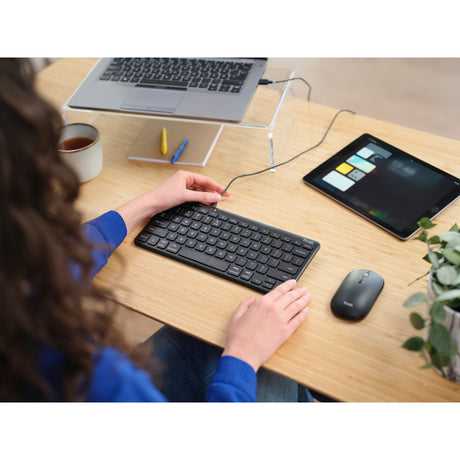 Trust Lyra kompakte kabellose Tastatur (schwarz, US-Layout (QWERTY), Scherenschalter, 65 %, 2,4 GHz USB, Bluetooth)