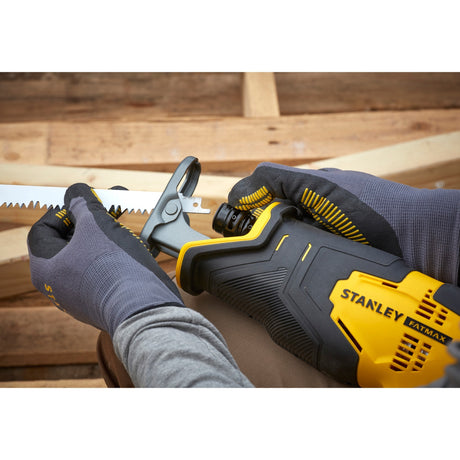 Stanley Fatmax V20 18 V Säbelsäge (gelb schwarz, Koffer, 2 Akkus (2,0 Ah) und Ladegerät (2 A) im Lieferumfang enthalten)