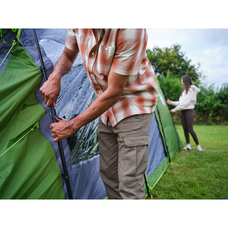 Coleman Fastpitch Victoria Falls 4 Verdunkelungszelt – 4-Personen-Zelt – schneller Aufbau dank Fastpitch – Blackout-Schlafzimmer-Technologie – grün