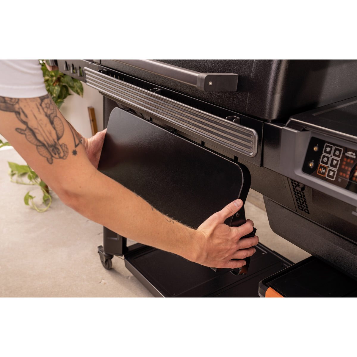 Traeger Woodridge Pro Pelletgrill (schwarz, WLAN)