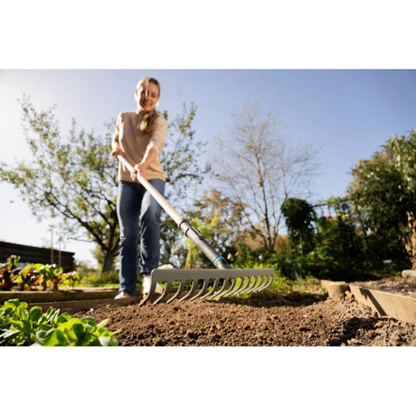 Gardena Pureline Rechen 36 cm FSC 100 % (dunkelgraue Holzfarbe, 17306-20)