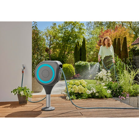 Gardena Terrassenschlauchbox Rollup-Schlauchtrommel (Grau-Türkis, 20 Meter, inkl. Reinigungsspritze)