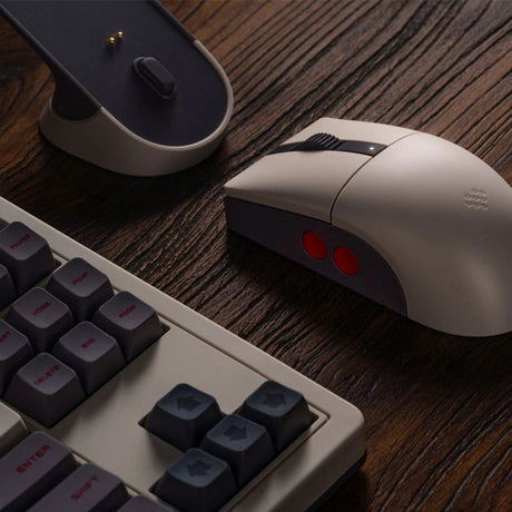 8bitdo Retro R8 Maus – N Edition (Grau Rot, 50 – 26000 dpi, Bluetooth USB-C 2,4 GHz)