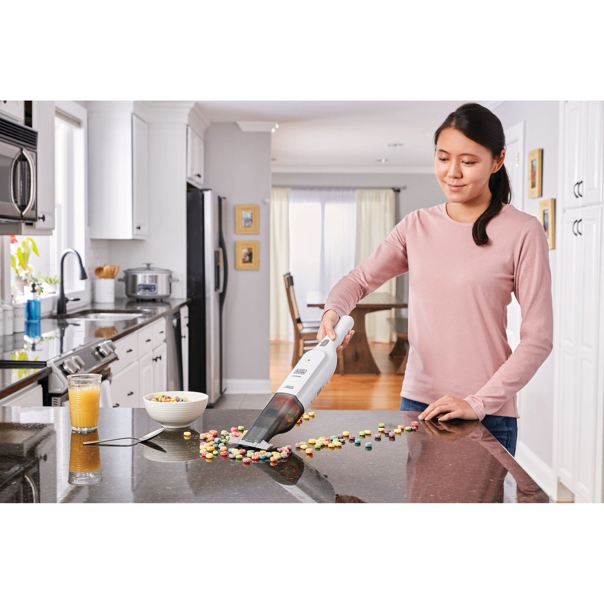 Black+decker hlvc315j11-qw 12v 1.5ah slim handvac kruimeldief handstofzuiger (wit, incl. jack-plug lader)