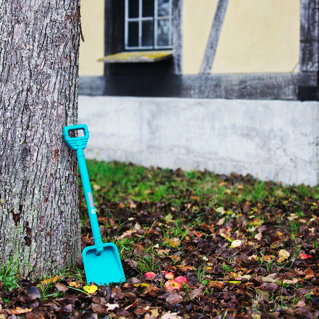 Theo Klein Bosch Gartenspielset mit Schubkarrenspielgerät (4-teilig)