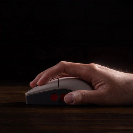 8bitdo Retro R8 Maus – N Edition (Grau Rot, 50 – 26000 dpi, Bluetooth USB-C 2,4 GHz)