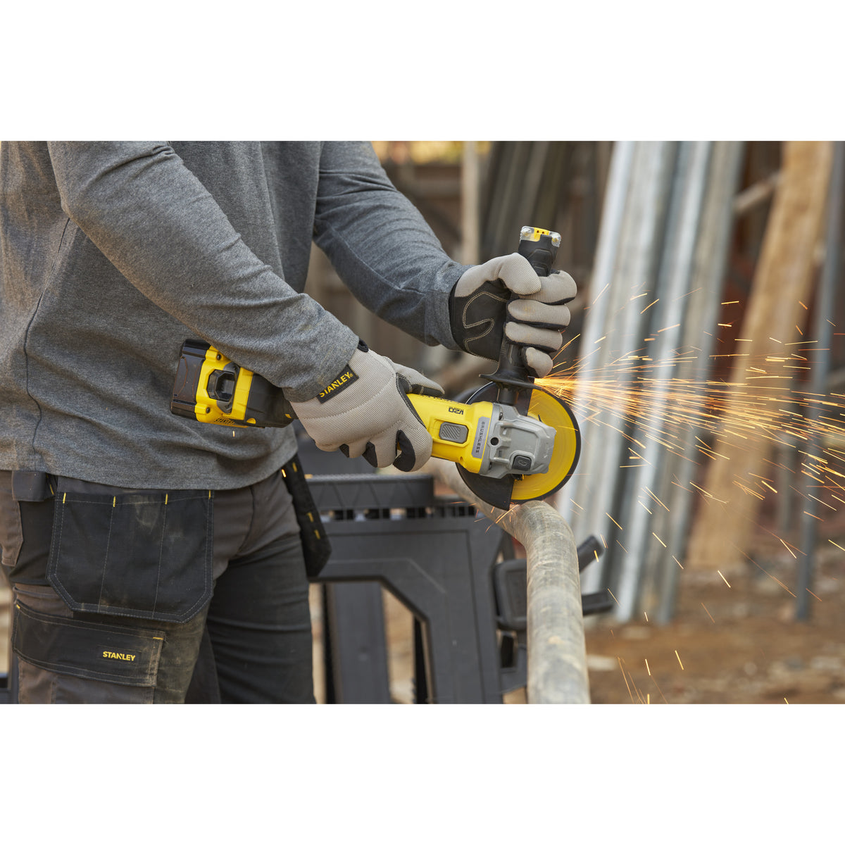 Stanley Fatmax V20 18V Winkelschleifer 125mm (schwarz gelb, Akku und Ladegerät inklusive, mit Koffer)