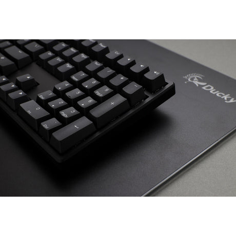 Ducky Origin Phantom Black, Tastatur (Schwarz, US-Layout, Cherry MX Red, Hot Swap, PBT-Double-Shot-Tastenkappen)