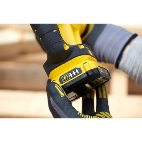 Stanley Fatmax V20 18 V Säbelsäge (gelb schwarz, Koffer, 2 Akkus (2,0 Ah) und Ladegerät (2 A) im Lieferumfang enthalten)