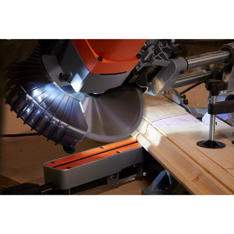 Black+Decker 1600 W 216 mm Kapp- und Gehrungssäge – bes700-qs
