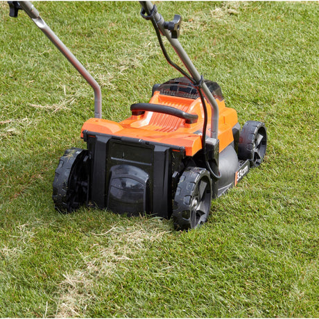 Black+Decker BCMW3318L2-QW 2x 18V Rasenmäher (orange schwarz, 2x 18V 2,5Ah Akku und Ladegerät im Lieferumfang enthalten)
