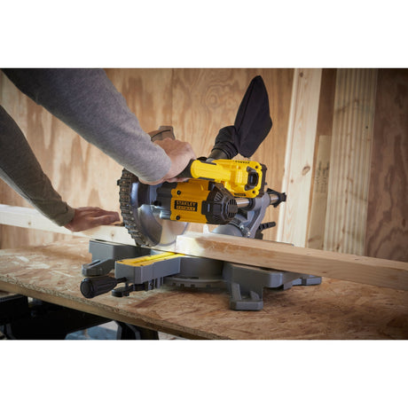 Stanley Fatmax V20 18 V 4,0 Ah 190 mm Kapp- und Gehrungssäge (gelb schwarz, Akku (18 V, 4,0 Ah) und Ladegerät (2 A) im Lieferumfang enthalten)