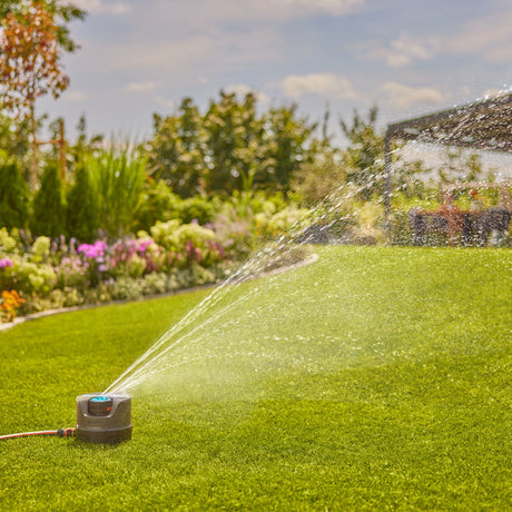 Gardena aquaprecise Solarbewässerungssystem für Rasensprinkleranlage (Grautürkis, Sprühfläche 320 m²)