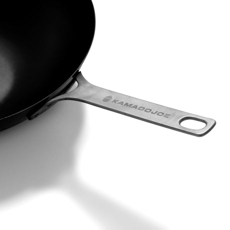 Kamado Joe® Wok aus Kohlenstoffstahl – für authentisches Pfannengerichten auf dem Kamado BBQ