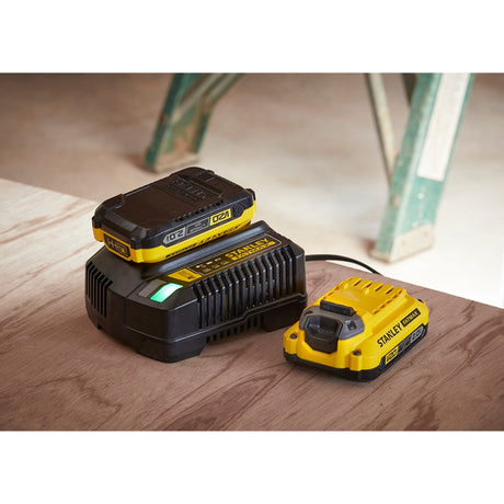 Stanley Fatmax V20 18V Starter Kit Ladegerät (gelb schwarz, Ladegerät (2A) und 2 Akkus (2,0Ah) im Lieferumfang enthalten)