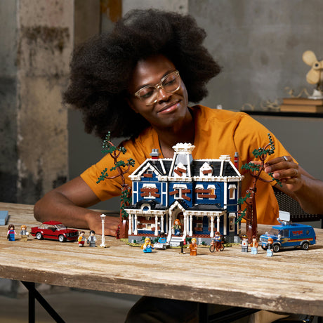 LEGO Icons Stranger Things: Bausatz „The Creel Family Home“ für Erwachsene – 11370