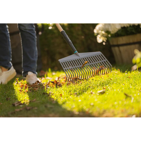 Gardena Pureline Rasenrechen FSC 100 % (graue Holzfarbe, 17305-20)